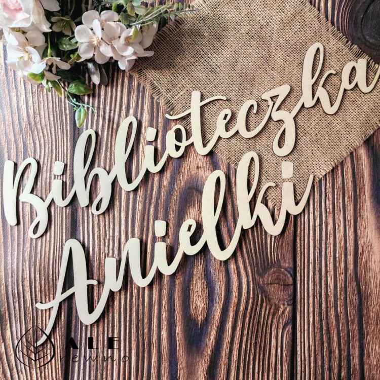 Drewniany napis na ścianę biblioteczka z imieniem