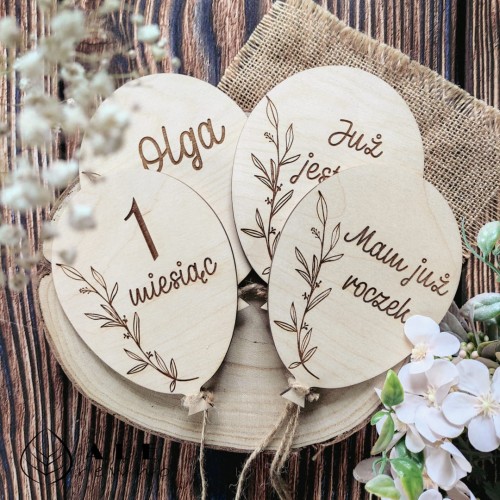 Drewniane tabliczki z miesiącami do zdjęć Baloniki