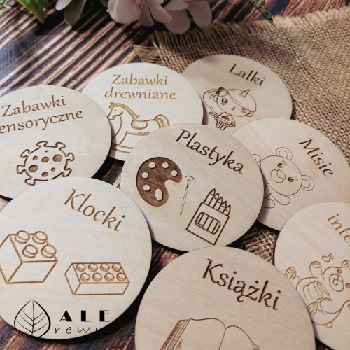 Drewniane tabliczki plakietki na pudełko, organizer dla dziecka