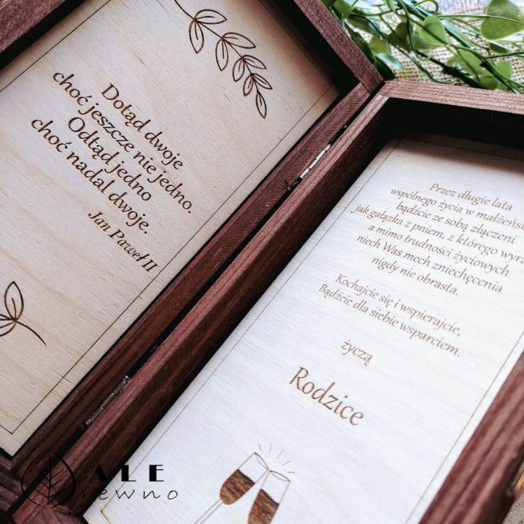 Pudełko personalizowane z grawerowanymi życzeniami