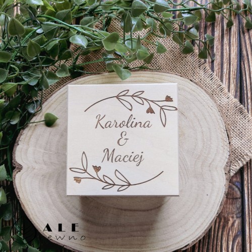 Drewniane pudełko na obrączki ślubne z personalizacją