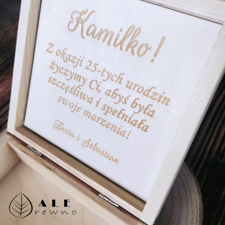 Drewniane pudełko na prezent na urodziny