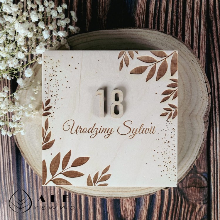 Drewniane personalizowane pudełko urodzinowe