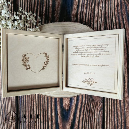 Drewniane pudełko z grawerem