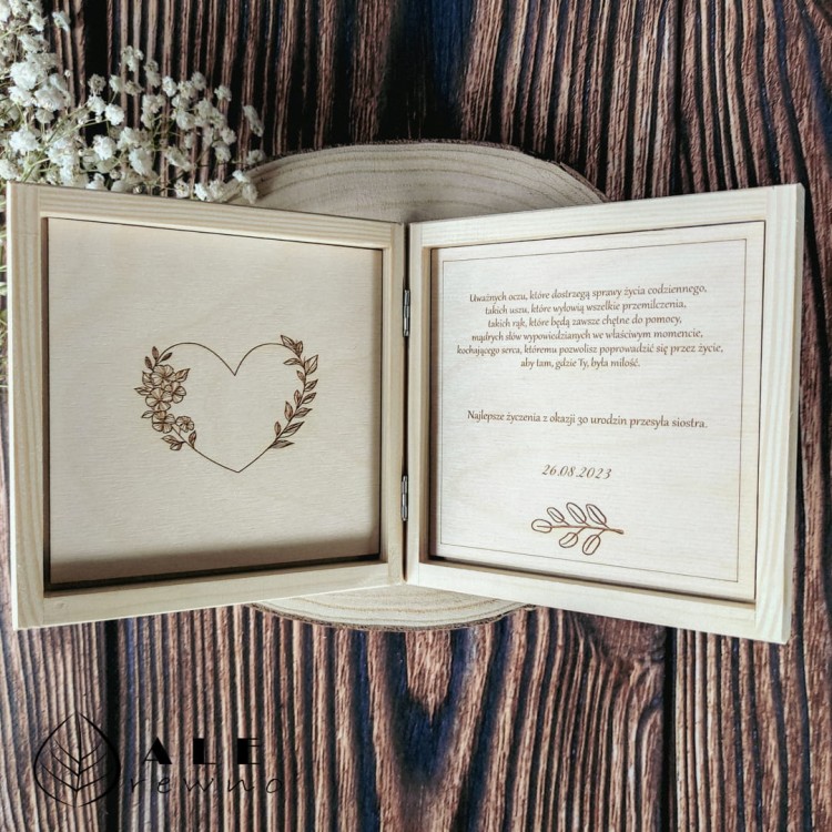 Drewniane pudełko z grawerem