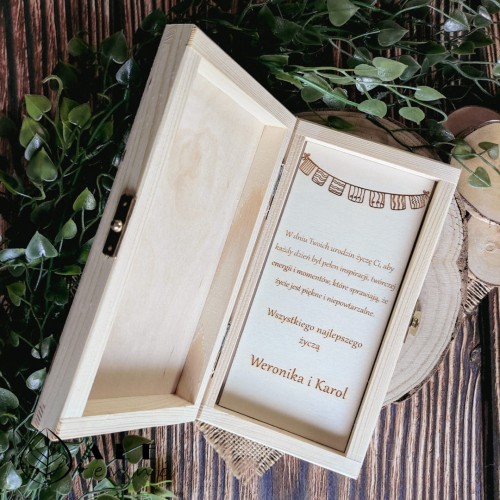 Drewniane pudełko prezent urodzinowy