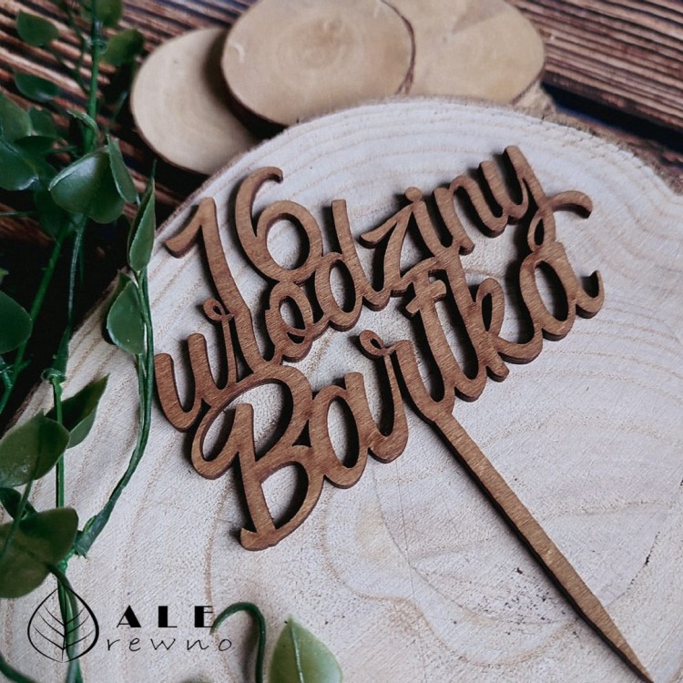 Drewniany topper urodzinowy na tort