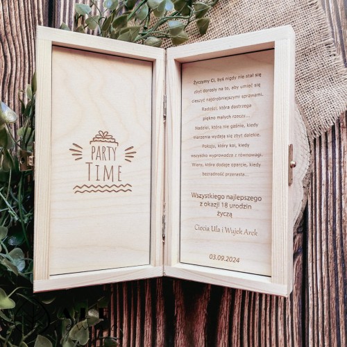 Drewniane pudełko urodzinowe z życzeniami
