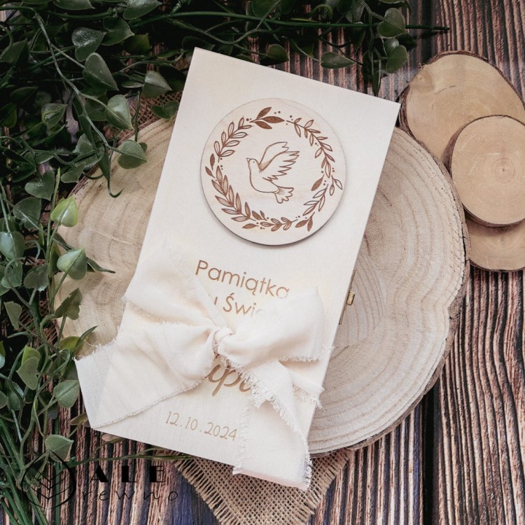 Drewniane pudełko na pieniądze na Chrzest Święty