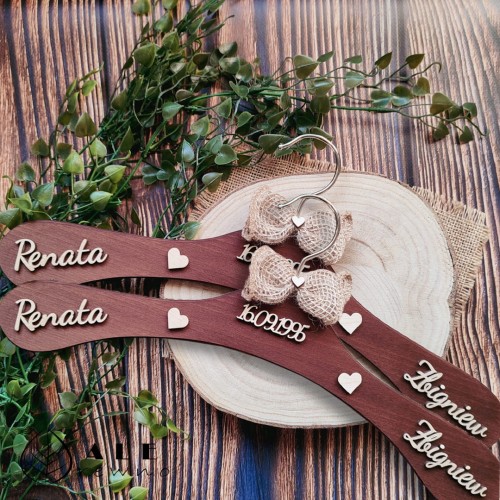 Drewniane wieszaki ślubne personalizowane