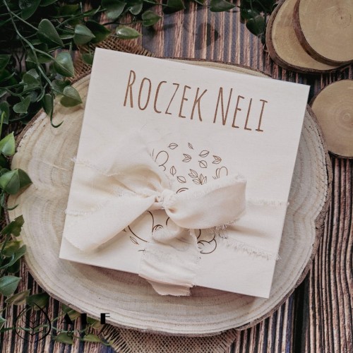 Drewniane pudełko na pieniądze