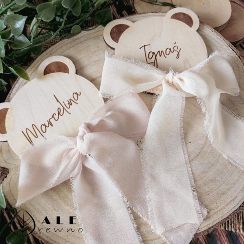 Drewniana tabliczka z imieniem dziecka do zdjęć