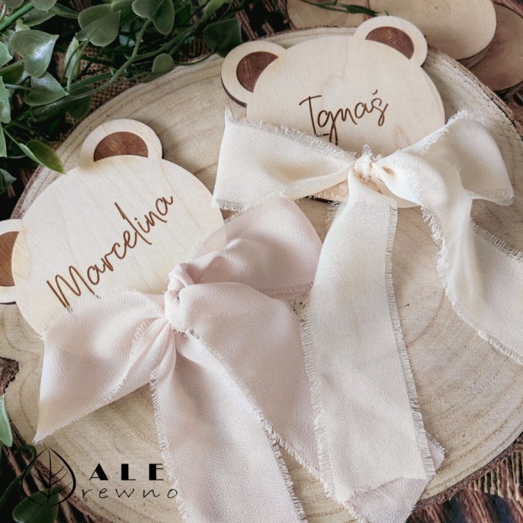 Drewniana tabliczka z imieniem dziecka do zdjęć