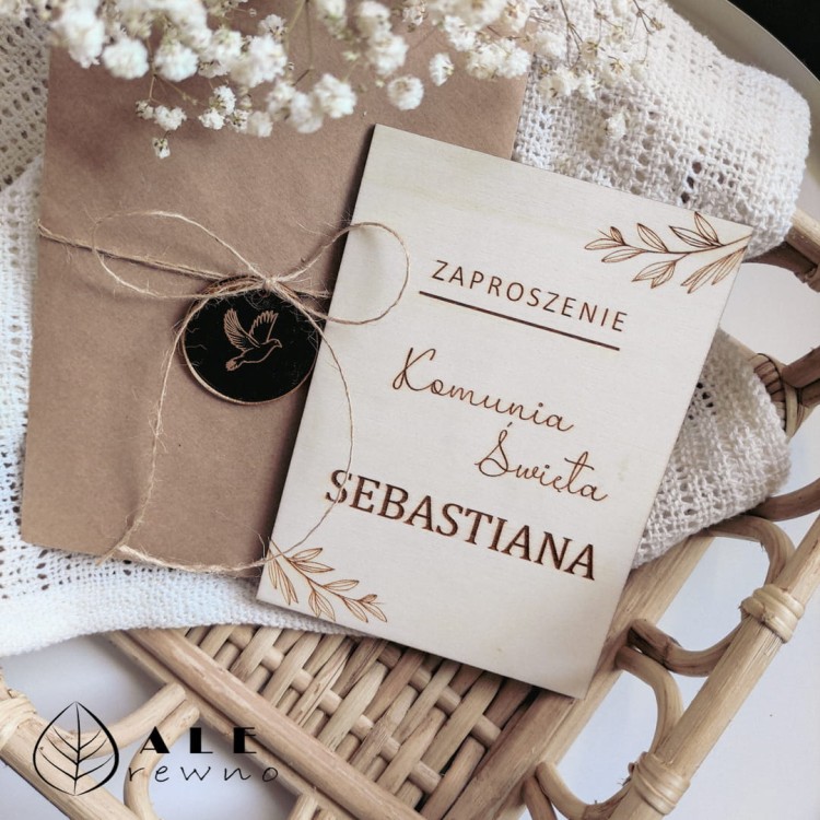 Drewniane zaproszenie kartka na Komunię Świętą