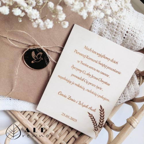 Personalizowana kartka na Komunię Świętą z drewna