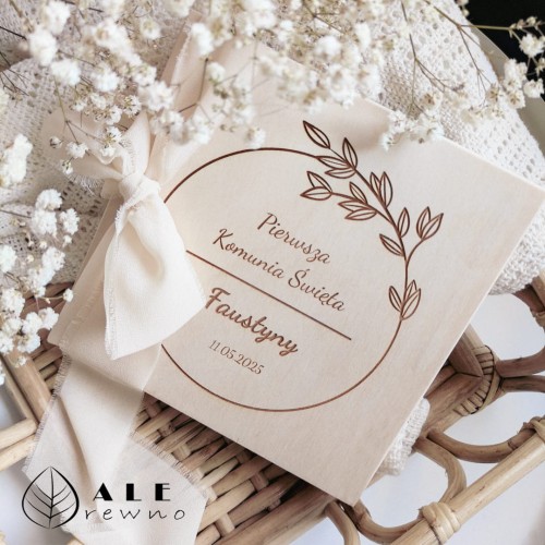 Pudełko na Komunie Świętą z życzeniami IHS