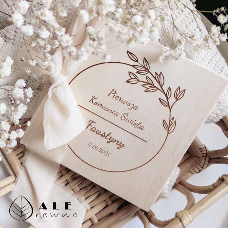 Pudełko na Komunie Świętą z życzeniami IHS