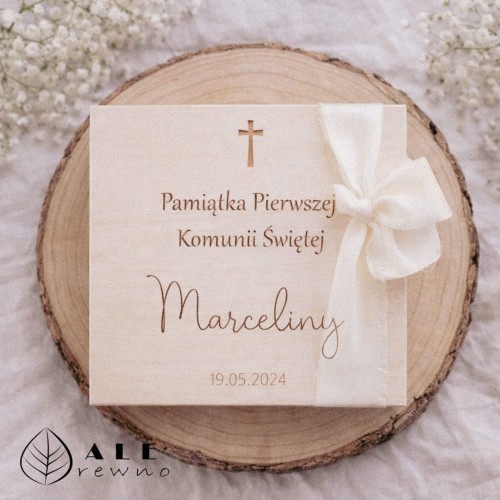 Drewniane pudełko na Komunię z życzeniami Kłos-7.jpg