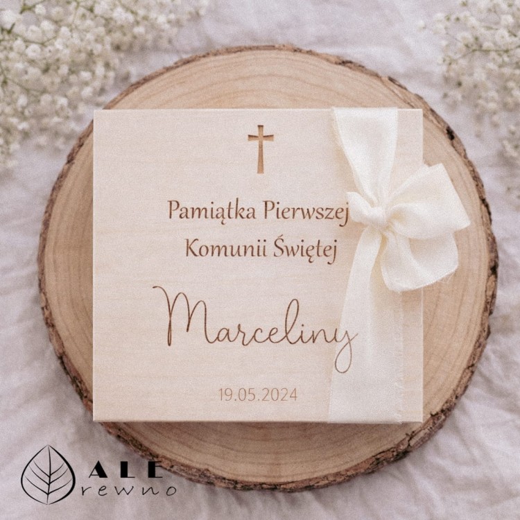 Drewniane pudełko na Komunię z życzeniami Kłos-7.jpg