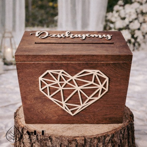 Drewniana skrzynka na koperty ślubne