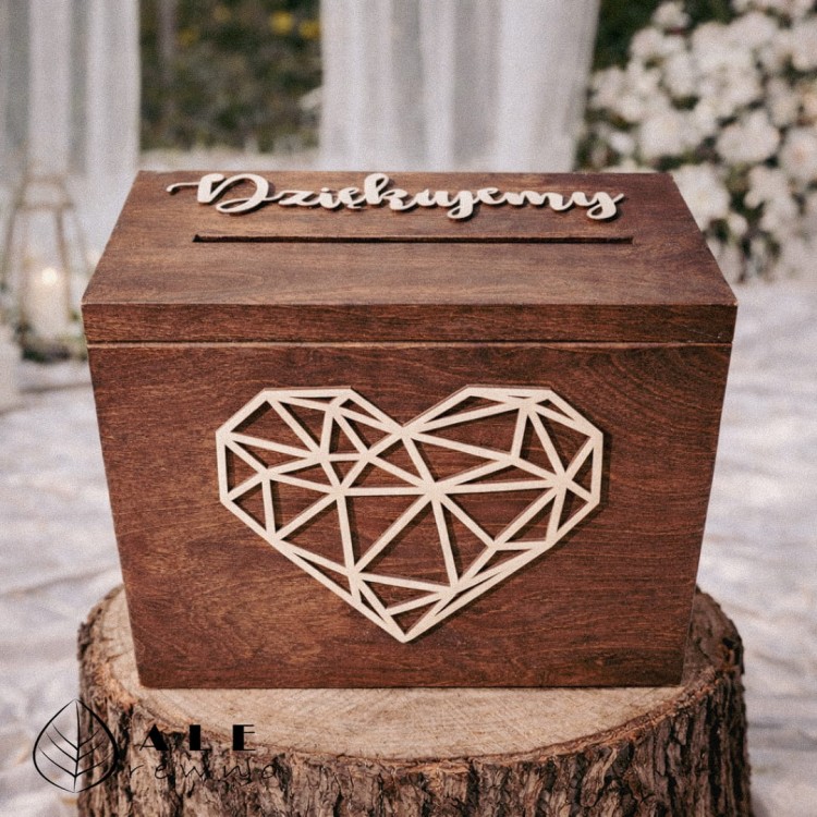 Drewniana skrzynka na koperty ślubne