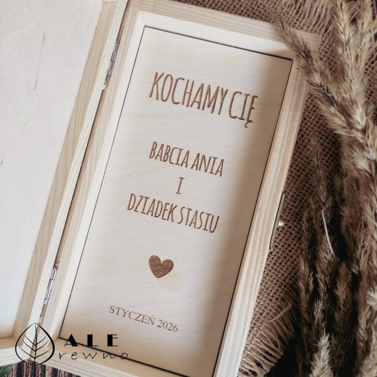 Drewniane pudełko urodzinowe dla dziecka