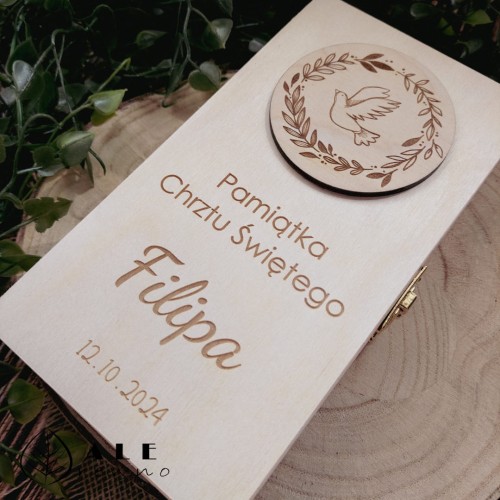 Drewniane pudełko na pieniądze pamiątka Chrztu Świętego