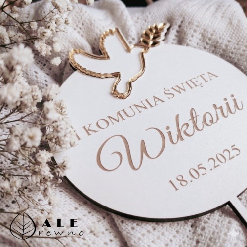 Drewniany topper komunijny z imienie i złotą pleksi